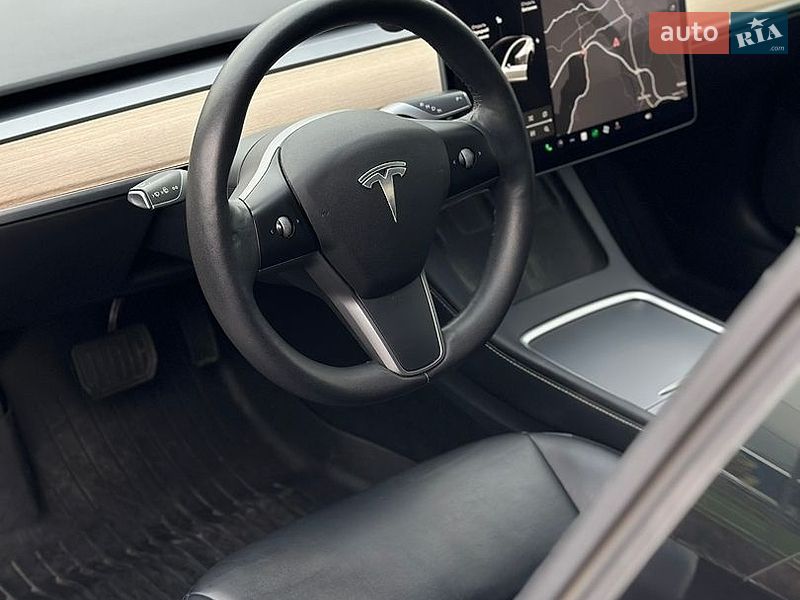 Седан Tesla Model 3 2021 в Киеве