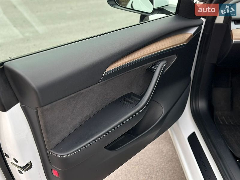 Седан Tesla Model 3 2021 в Киеве
