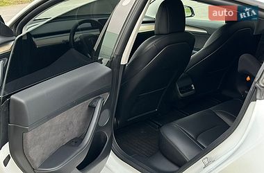 Седан Tesla Model 3 2021 в Киеве