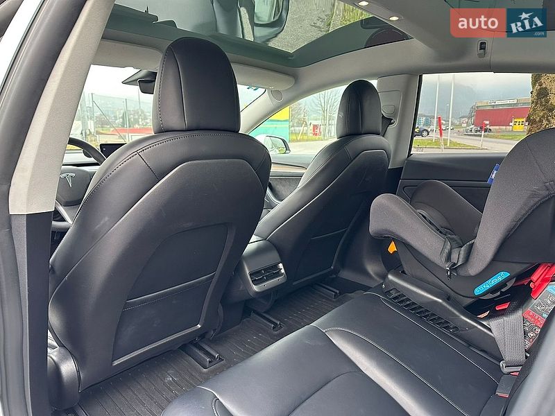 Седан Tesla Model 3 2021 в Киеве