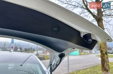 Седан Tesla Model 3 2021 в Киеве