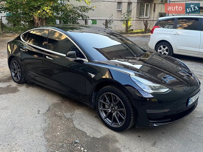Седан Tesla Model 3 2019 в Дрогобыче