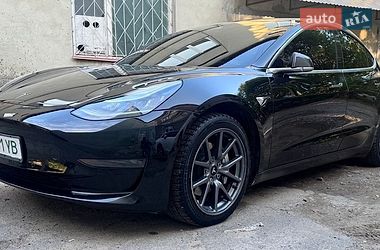 Седан Tesla Model 3 2019 в Дрогобыче