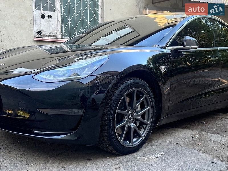 Седан Tesla Model 3 2019 в Дрогобыче