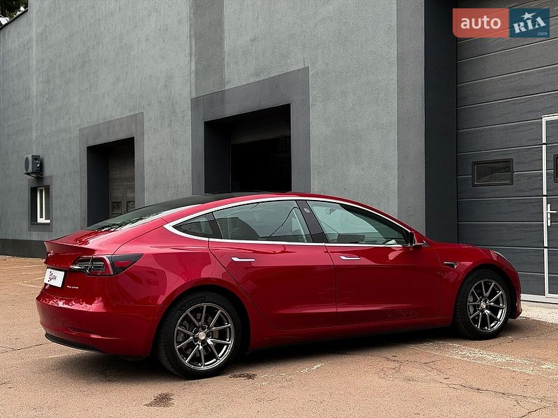 Седан Tesla Model 3 2019 в Києві