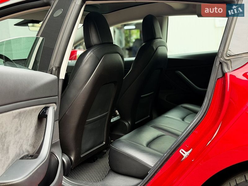 Седан Tesla Model 3 2019 в Києві