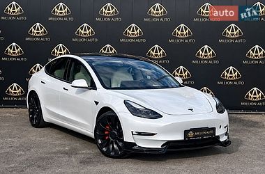 Седан Tesla Model 3 2022 в Киеве