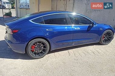 Седан Tesla Model 3 2019 в Львове