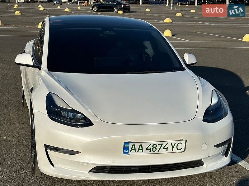 Седан Tesla Model 3 2022 в Києві