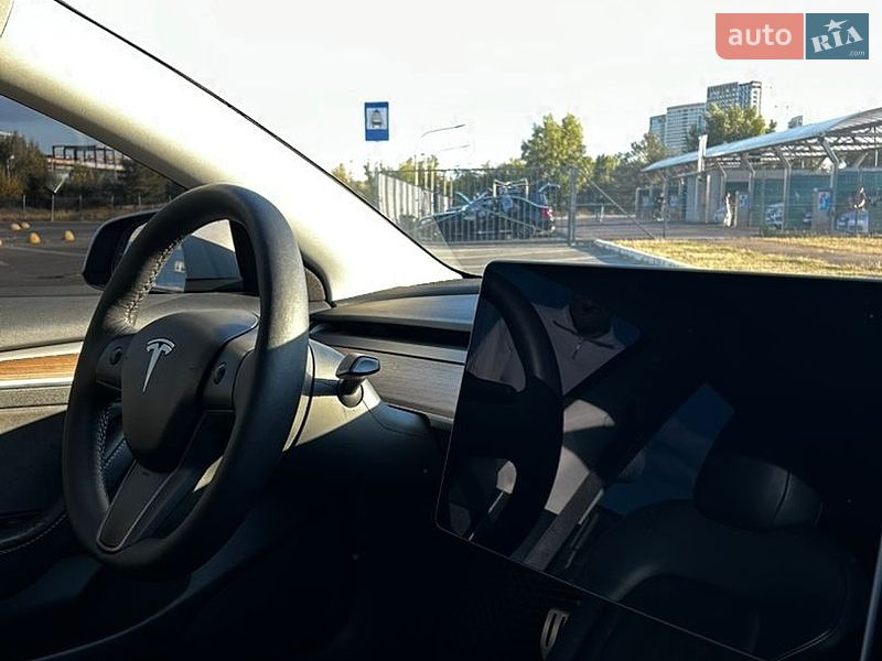 Седан Tesla Model 3 2022 в Києві