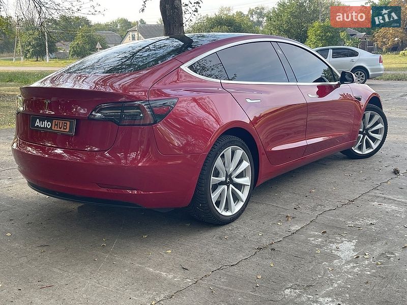 Седан Tesla Model 3 2019 в Новій Водолагі
