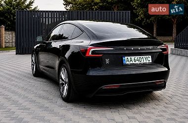 Седан Tesla Model 3 2024 в Києві