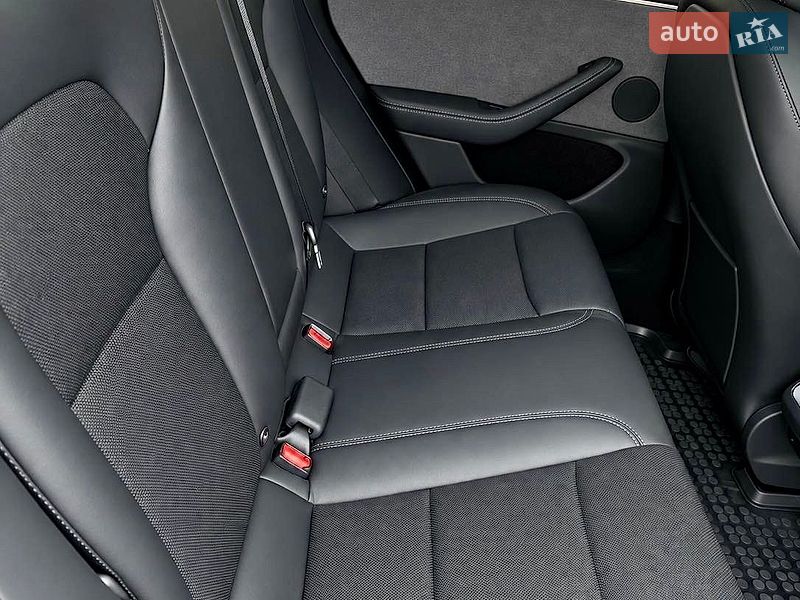 Седан Tesla Model 3 2024 в Києві