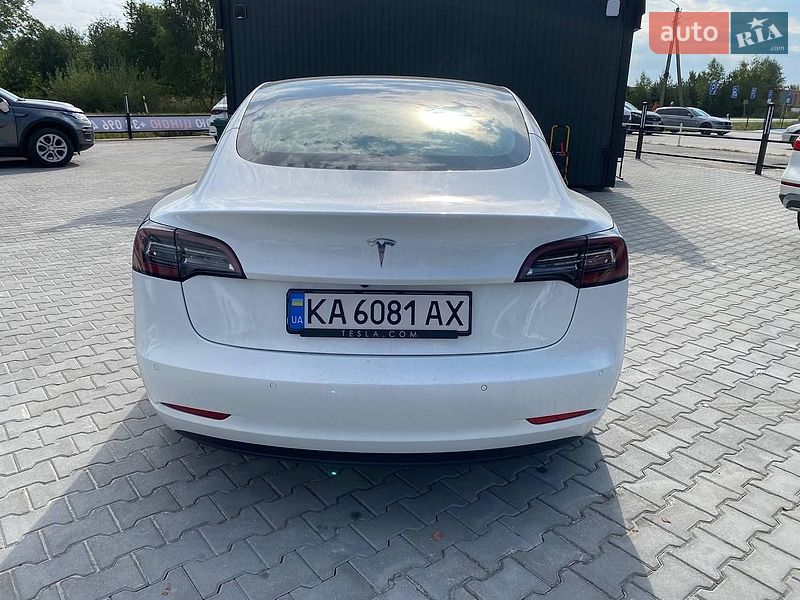 Седан Tesla Model 3 2020 в Львове