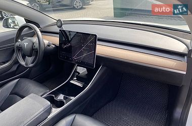 Седан Tesla Model 3 2020 в Львове