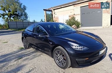 Седан Tesla Model 3 2018 в Львові