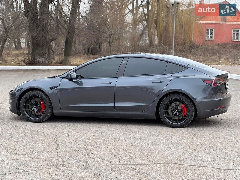 Седан Tesla Model 3 2018 в Львове