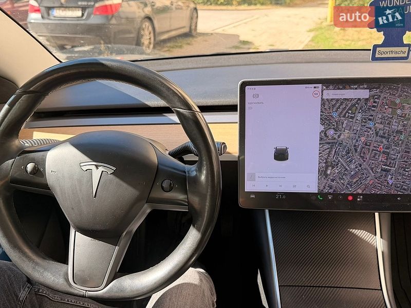 Седан Tesla Model 3 2018 в Ужгороде