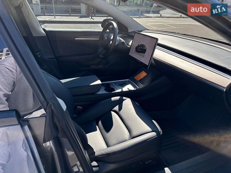 Седан Tesla Model 3 2023 в Киеве