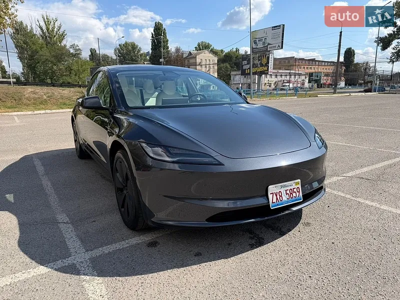 Tesla Model 3 2025