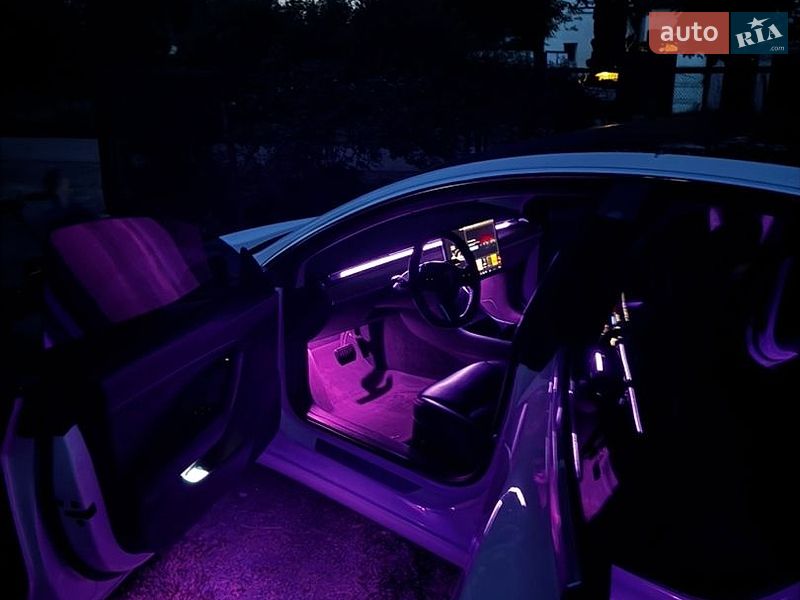 Седан Tesla Model 3 2019 в Киеве