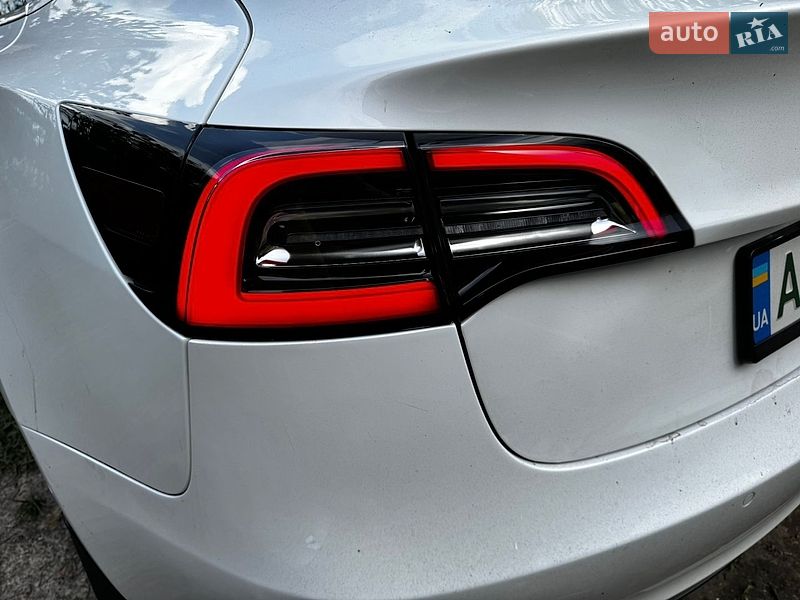 Седан Tesla Model 3 2019 в Киеве