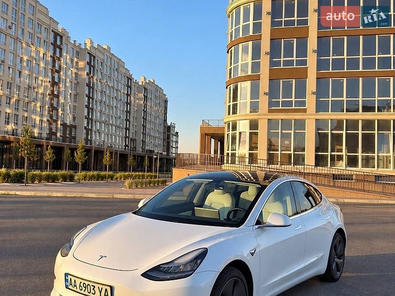 Tesla Model 3 2020