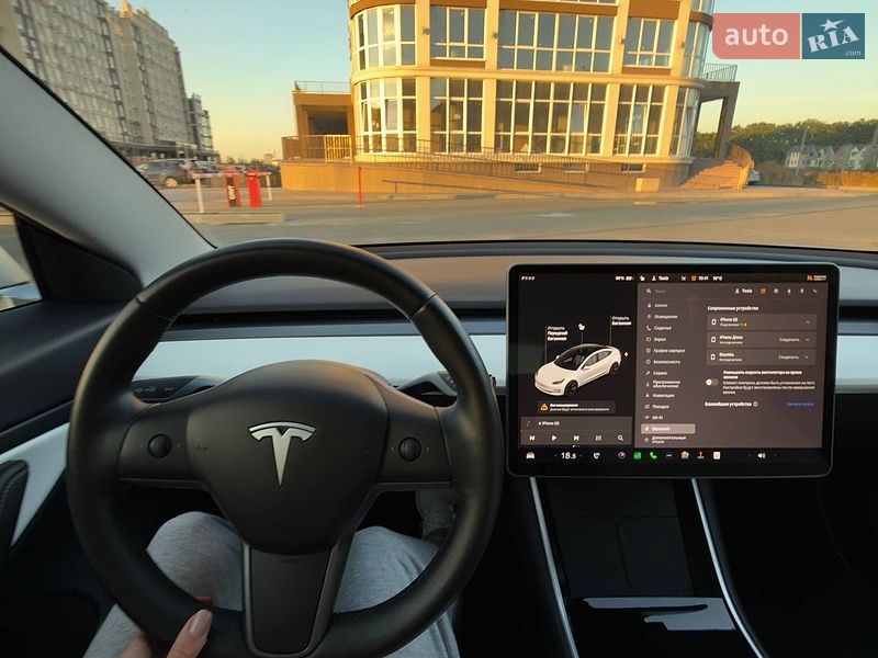 Седан Tesla Model 3 2020 в Киеве
