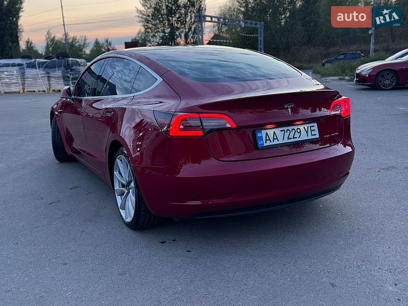Седан Tesla Model 3 2018 в Киеве