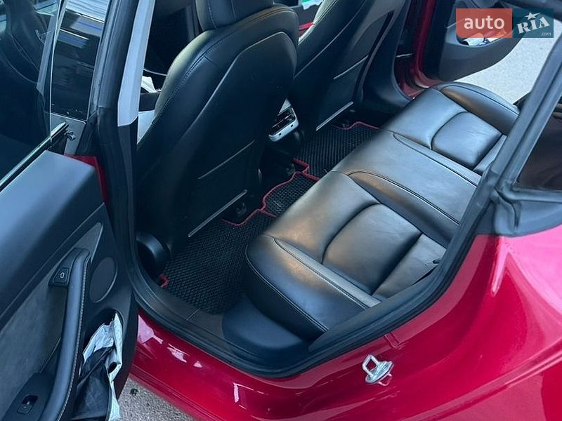 Седан Tesla Model 3 2018 в Киеве