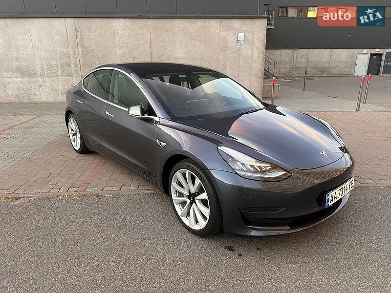 Седан Tesla Model 3 2019 в Киеве