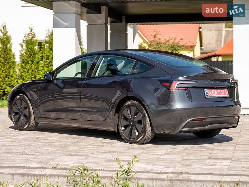 Седан Tesla Model 3 2025 в Ивано-Франковске