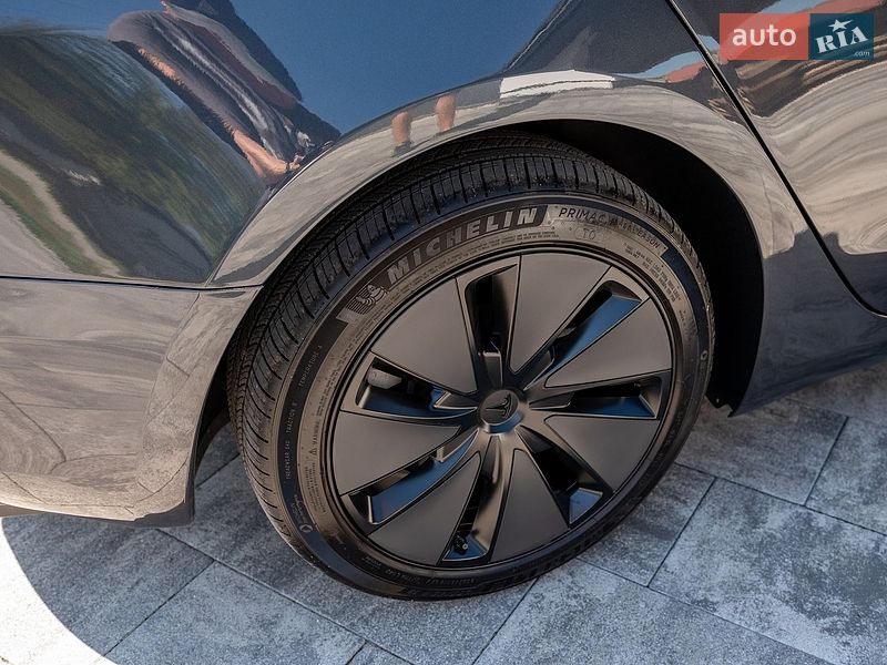 Седан Tesla Model 3 2025 в Ивано-Франковске