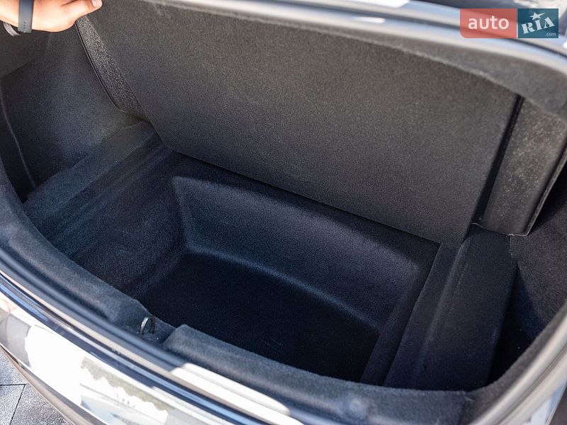 Седан Tesla Model 3 2025 в Ивано-Франковске