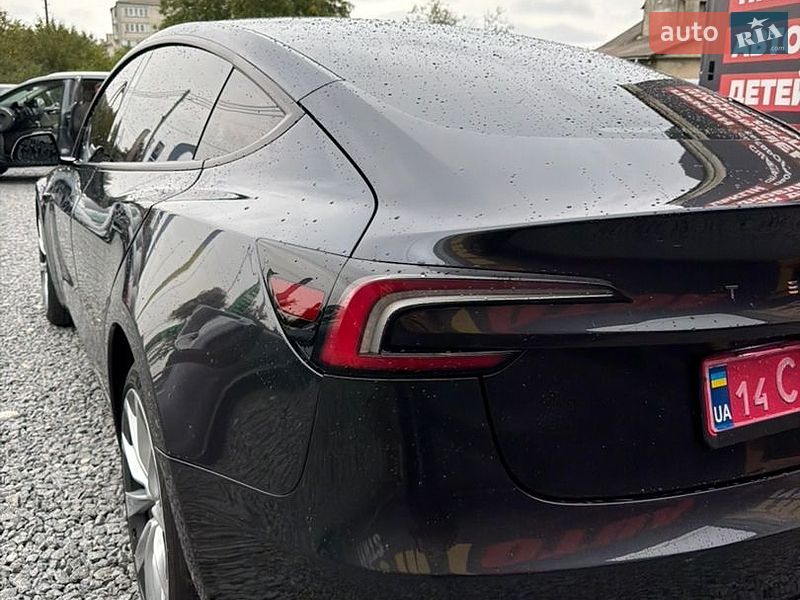 Седан Tesla Model 3 2025 в Стрые