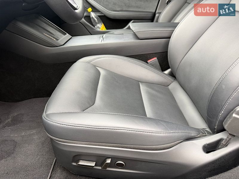 Седан Tesla Model 3 2025 в Стрые