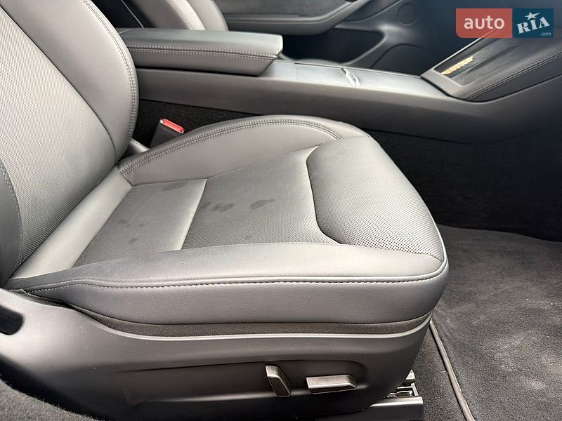 Седан Tesla Model 3 2025 в Стрые