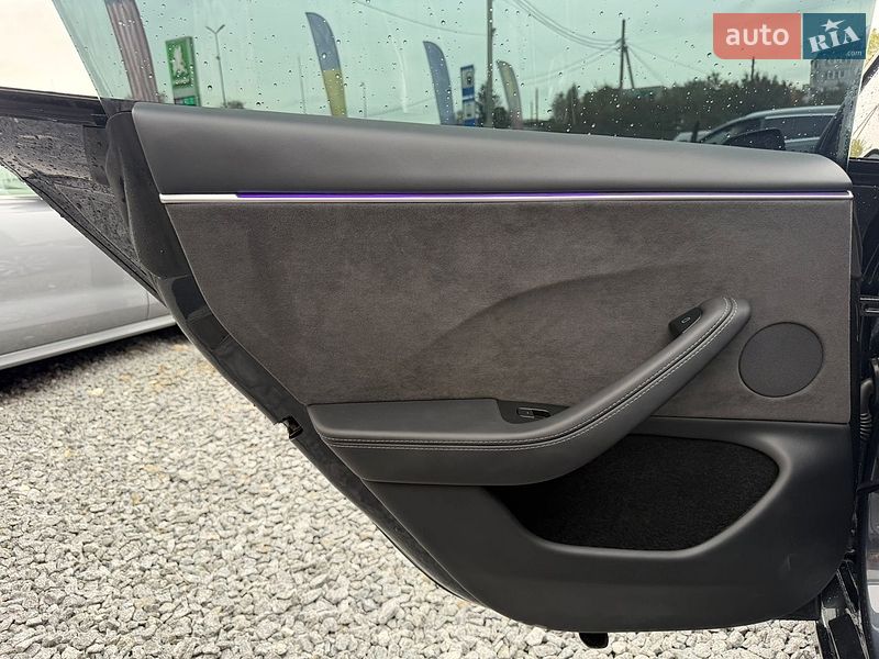 Седан Tesla Model 3 2025 в Стрые
