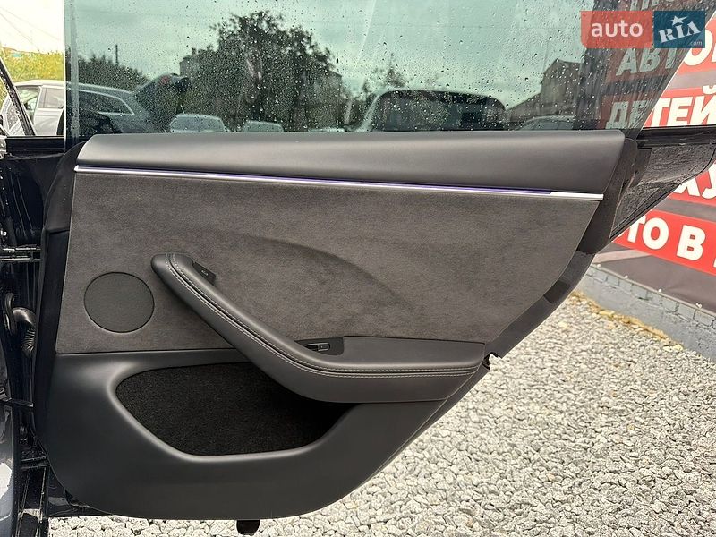 Седан Tesla Model 3 2025 в Стрые