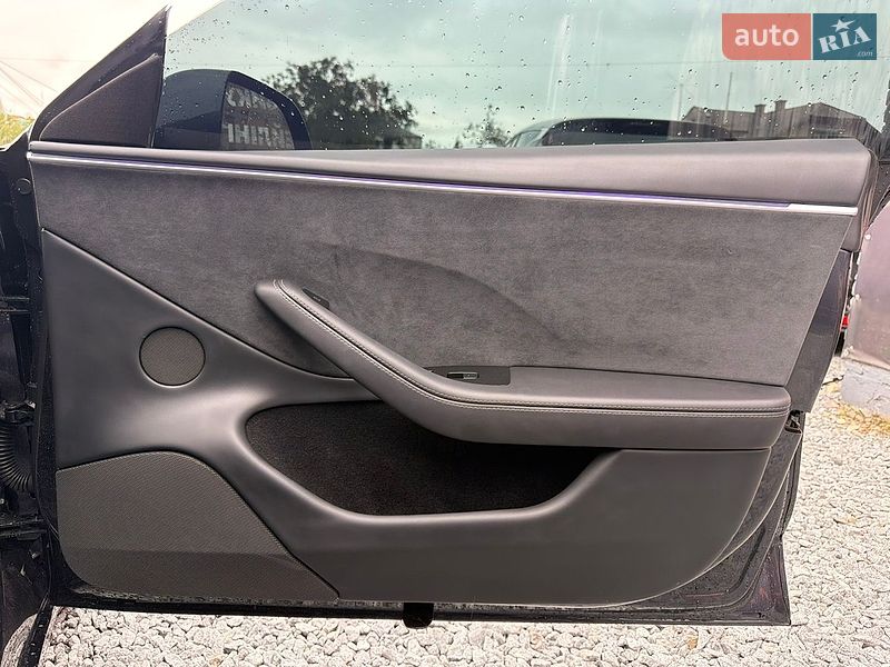 Седан Tesla Model 3 2025 в Стрые