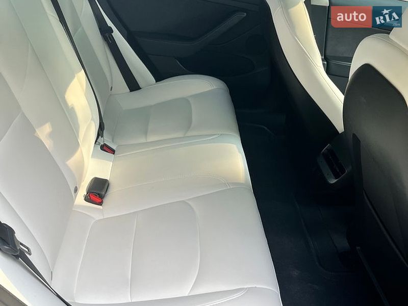 Седан Tesla Model 3 2023 в Києві