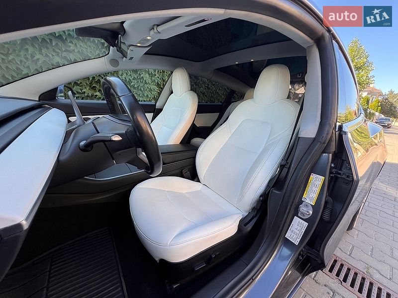 Седан Tesla Model 3 2019 в Одесі