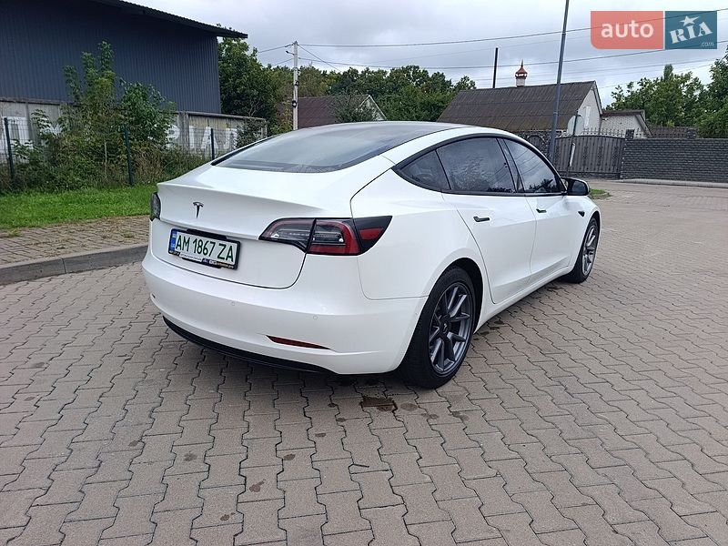 Седан Tesla Model 3 2021 в Житомире