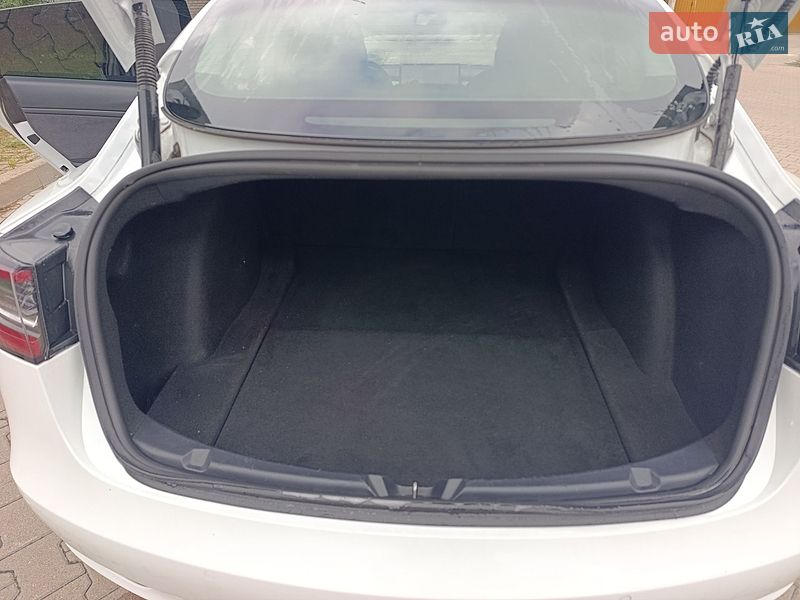 Седан Tesla Model 3 2021 в Житомире