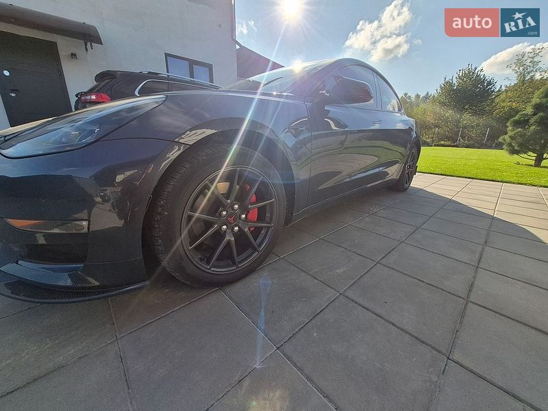 Седан Tesla Model 3 2022 в Києві
