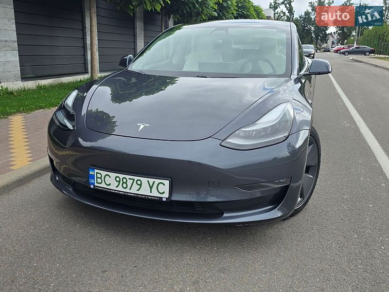 Седан Tesla Model 3 2021 в Киеве