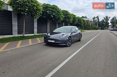 Седан Tesla Model 3 2021 в Киеве