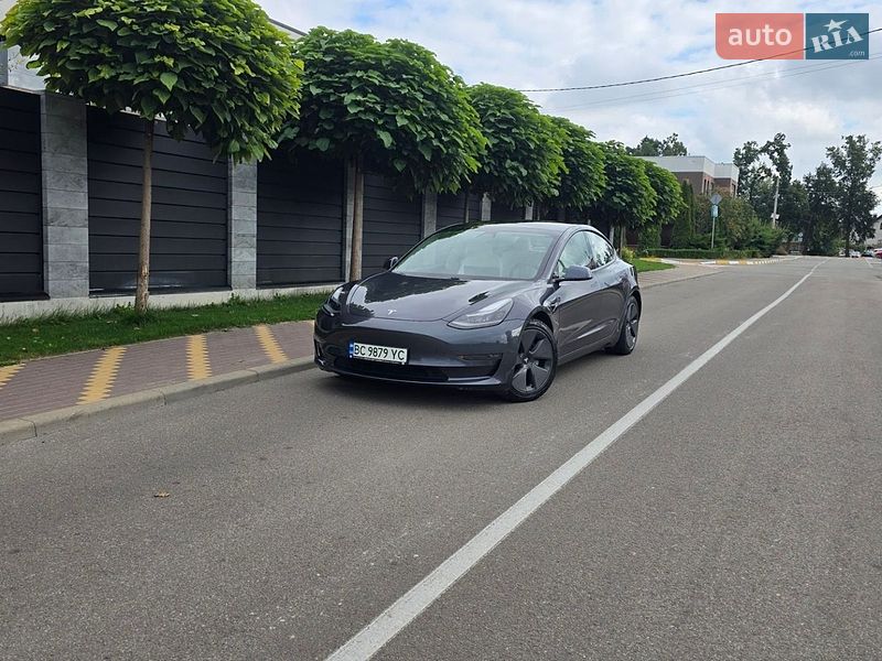 Седан Tesla Model 3 2021 в Киеве