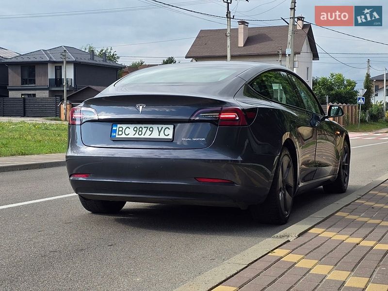 Седан Tesla Model 3 2021 в Киеве