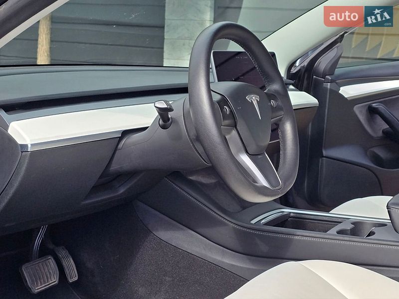 Седан Tesla Model 3 2021 в Киеве